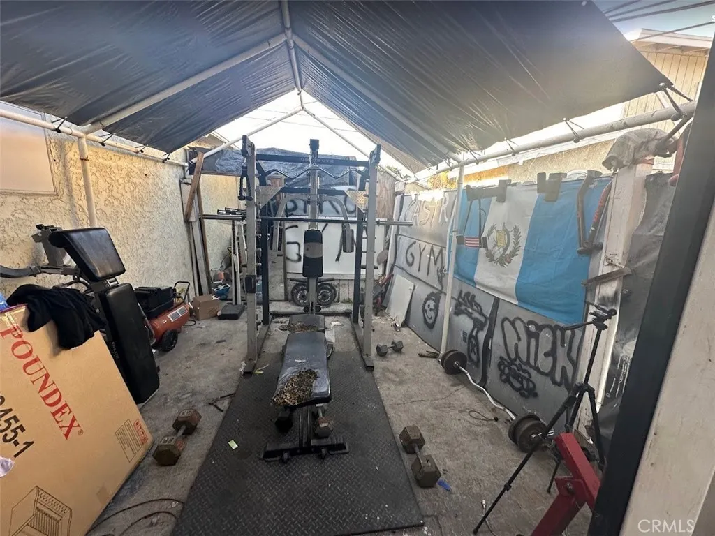 1319 E Colon Street, Wilmington, California 90744 home-pic-5